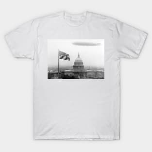 Graf Zeppelin over Washington DC, 1920s (C030/3189) T-Shirt